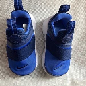 Nike Kids Navy and Royal Blue Slip-On Sneakers